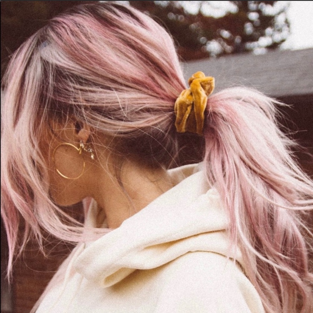FREE Velvet scrunchie set